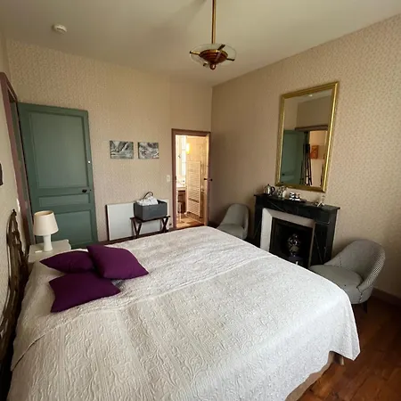 Chateau De Lahitte Bed & Breakfast