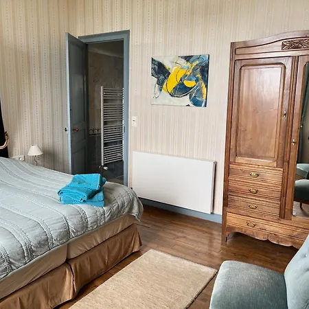 Chateau De Lahitte Bed & Breakfast Vergoignan