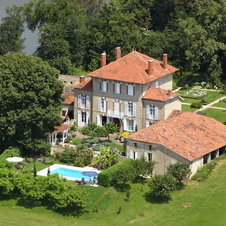 Chateau De Lahitte Bed and Breakfast *