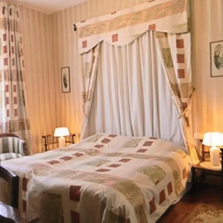 Chateau De Lahitte Bed & Breakfast Vergoignan