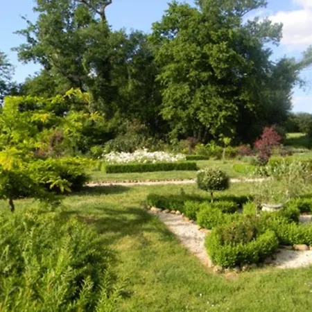 Chateau De Lahitte Bed & Breakfast