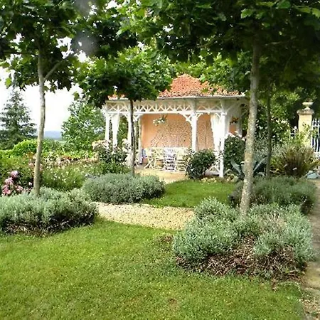 Chateau De Lahitte Bed & Breakfast
