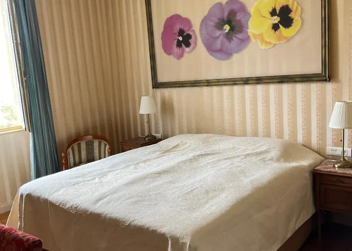 Chateau De Lahitte Bed & Breakfast Vergoignan