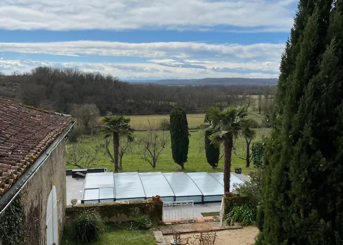 Chateau De Lahitte Bed & Breakfast *