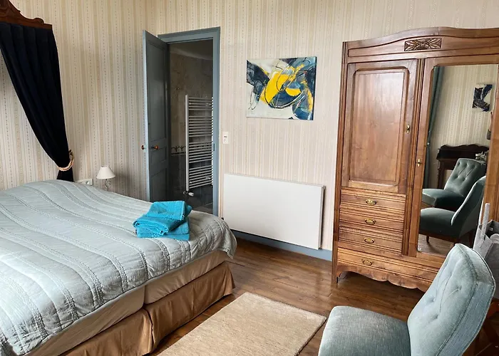 Chateau De Lahitte Bed & Breakfast Vergoignan