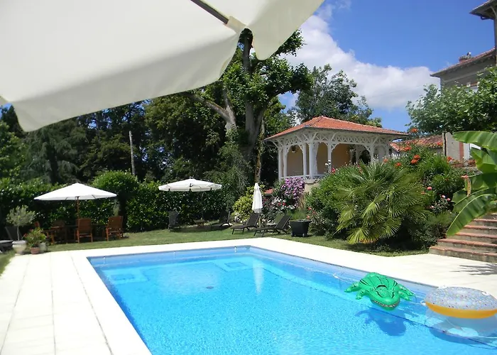 Bed & Breakfast Chateau De Lahitte