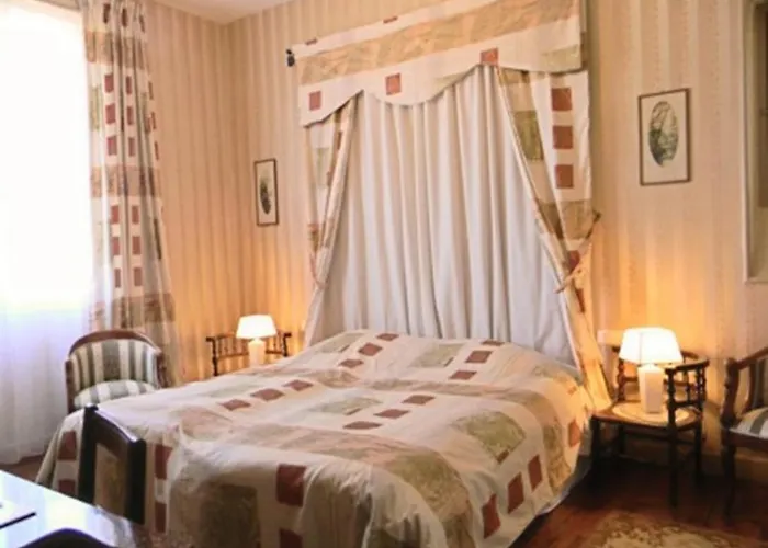 Chateau De Lahitte Bed & Breakfast Vergoignan