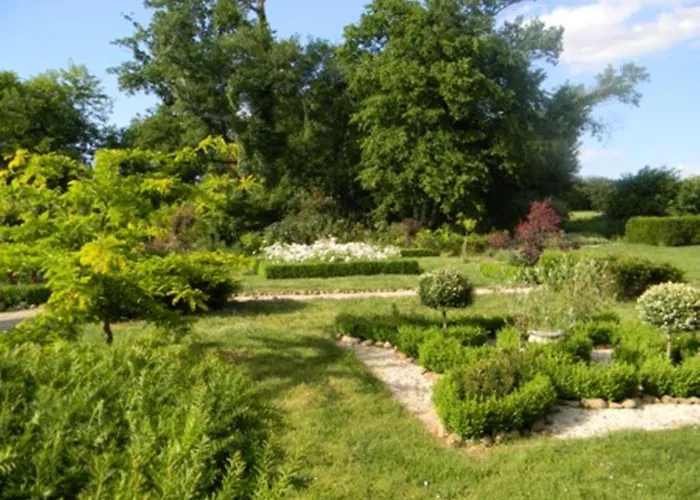 Chateau De Lahitte Bed & Breakfast