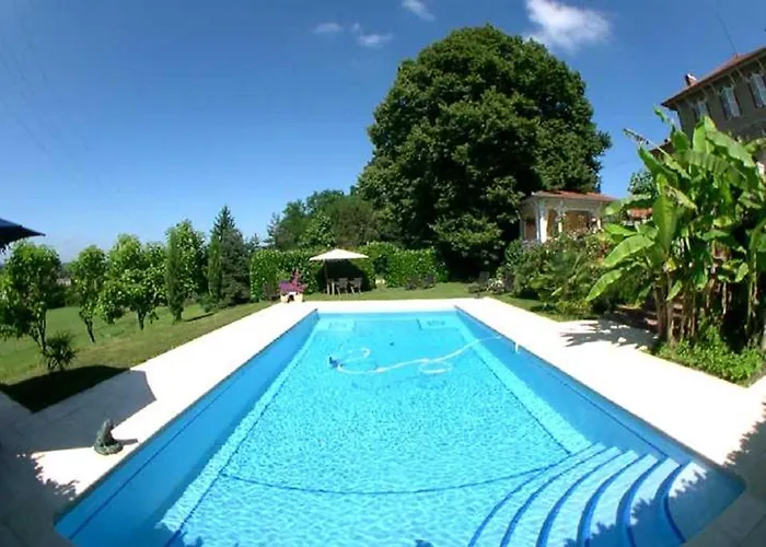 Chateau De Lahitte Bed & Breakfast Vergoignan