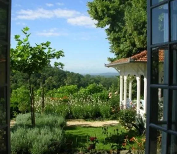 Chateau De Lahitte Bed & Breakfast *